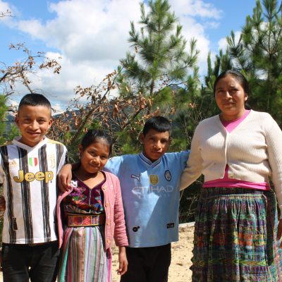 Sobrina y Hermanitos de Claudia #2